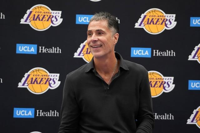 NBA众星被动式招募詹姆斯 商业价值成转会关键变量